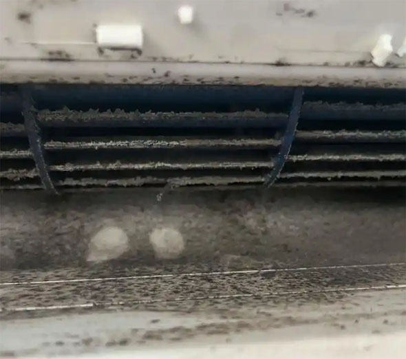 永仁空调吹的风有股烧焦味是怎么回事